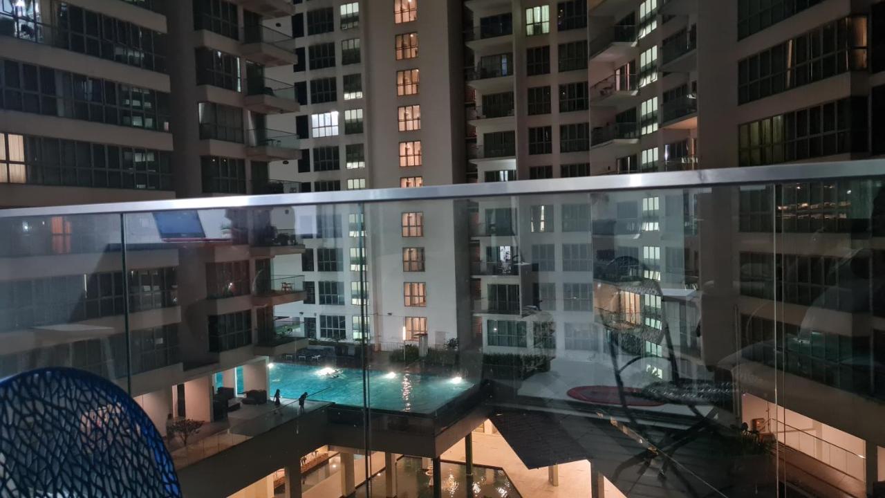 Hostel At Regalia Sky Pool Kuala Lumpur Exterior photo