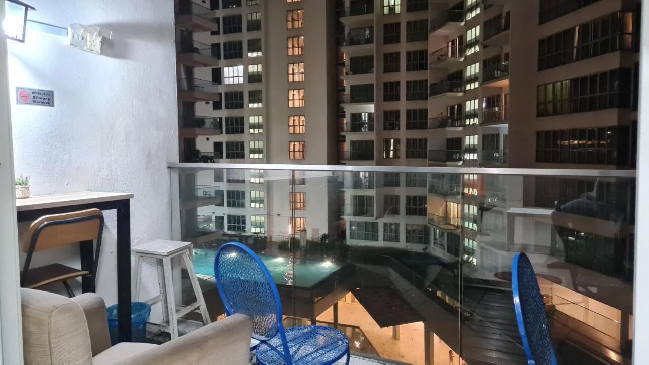 Hostel At Regalia Sky Pool Kuala Lumpur Exterior photo
